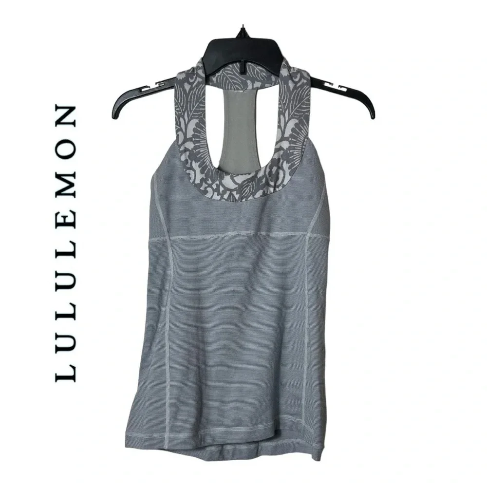 1828. LULULEMON GRAY AND WHITE WEE STRIPE BEACHY FLORAL PRINT SIZE 6 ALTHLETIC‎